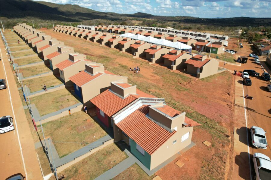 Goiás Social e Agehab entregam mais de 120 casas a custo zero em Silvânia, Abadiânia e Rubiataba