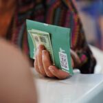 Mais de 400 famílias recebem cartões do Aluguel Social e escrituras nesta semana