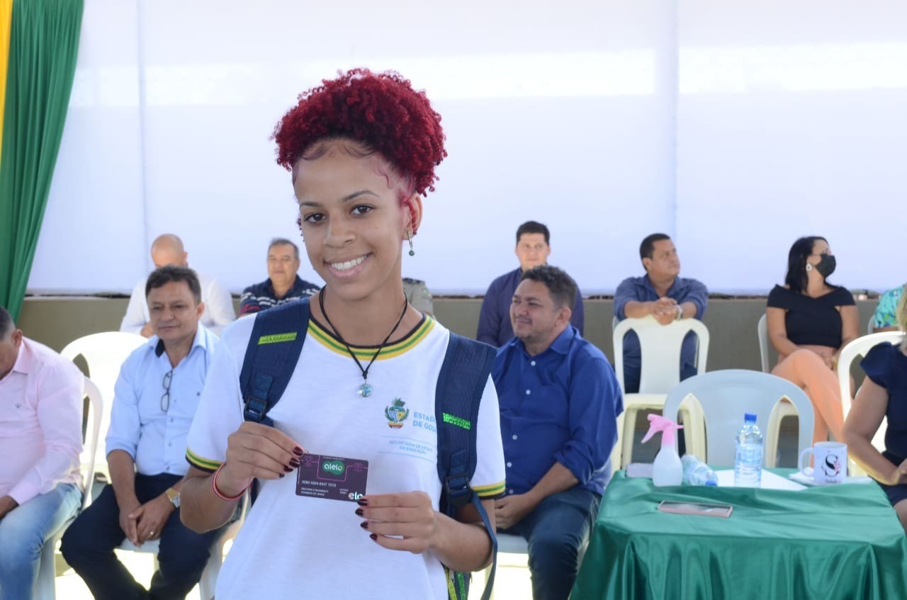 Governo reajusta Bolsa Estudo para alunos da rede estadual