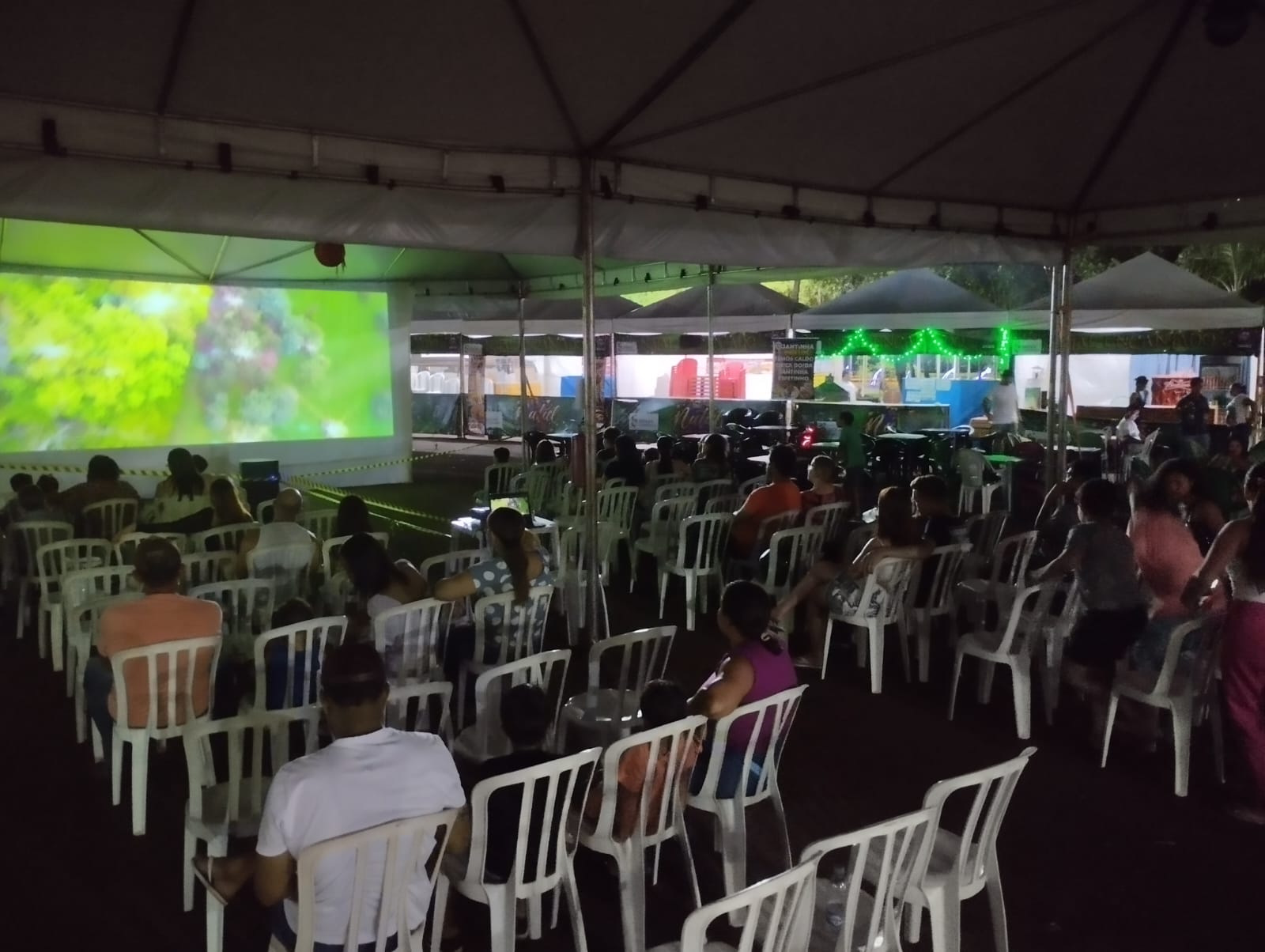 Cine Goiás Itinerante encerra o ano com edição especial do Natal na Praça