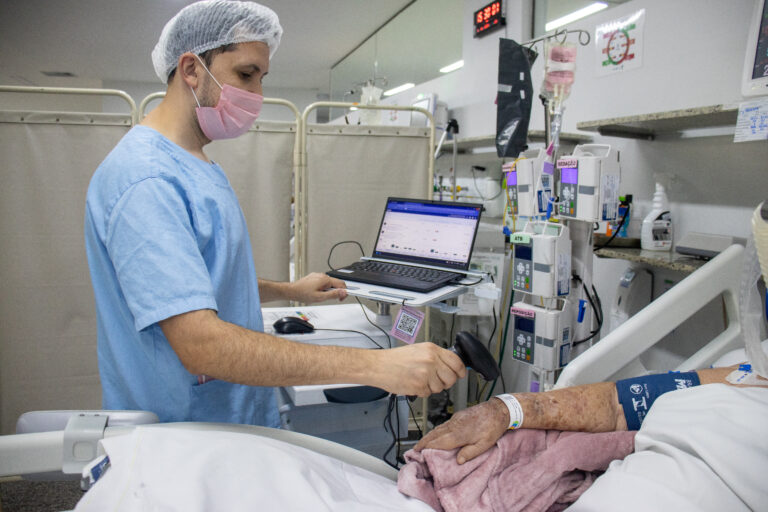 Crer reforça segurança e agilidade com pulseiras com QR Code