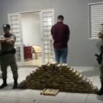 PM apreende drogas escondidas em túnel dentro de residência