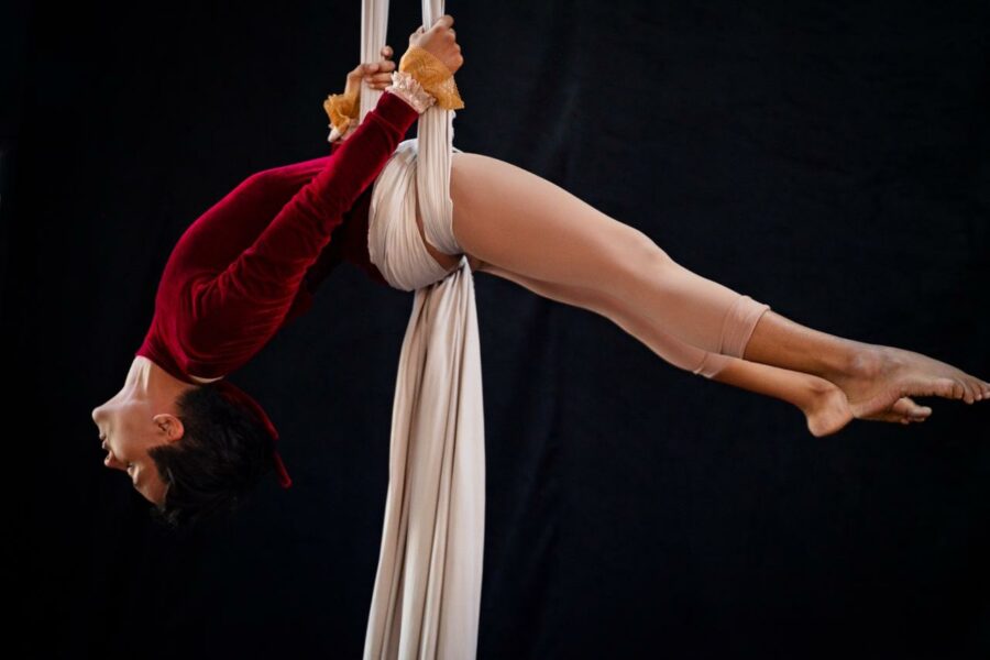 Artista goiana lança videocirco que explora processo criativo, memória e sentimento