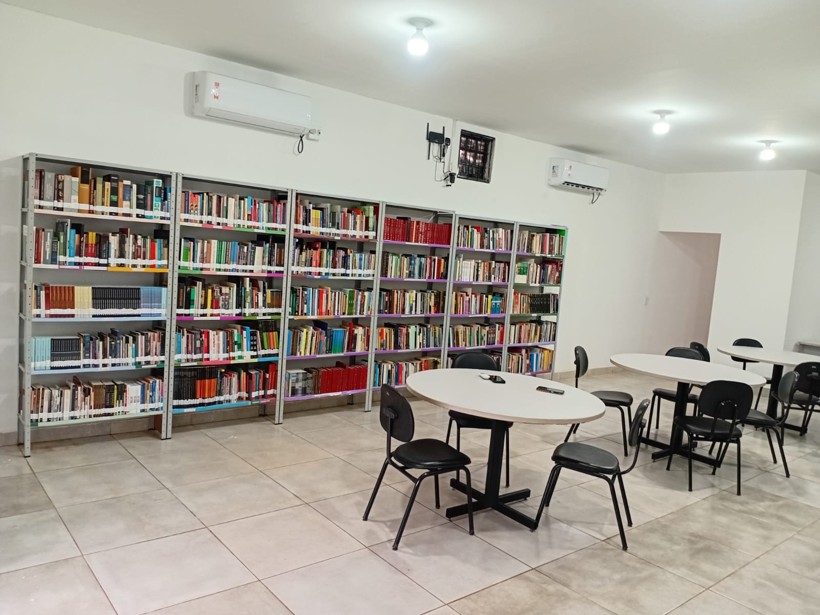 Secult doa de mais de mil livros para biblioteca municipal de Baliza