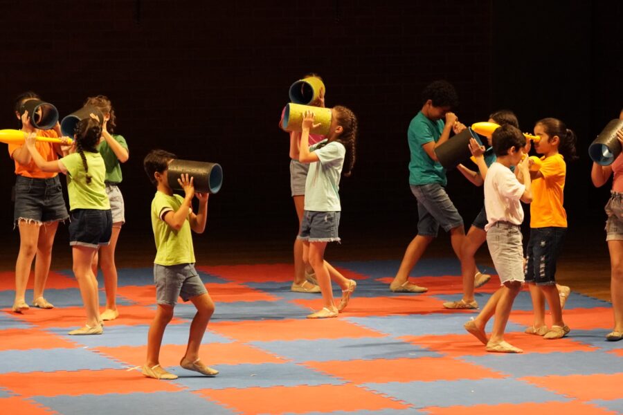 Basileu França abre mais de mil vagas para formação artística