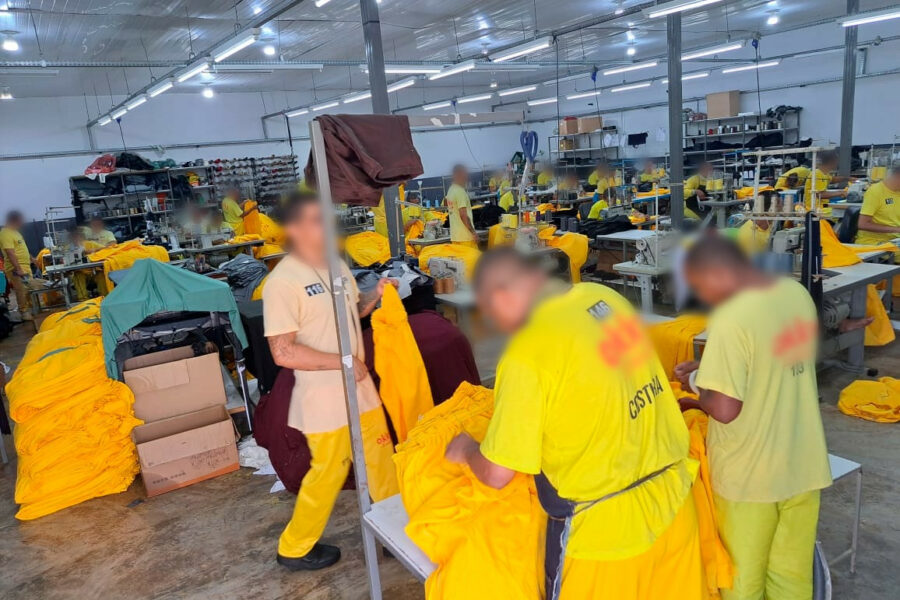 Custodiados produzem mais de 4 mil kits de uniformes