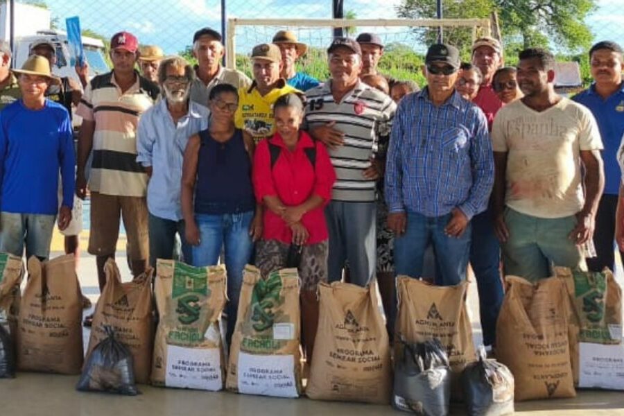Emater inicia entregas do Semear Social