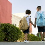 Crer orienta sobre riscos das mochilas pesadas