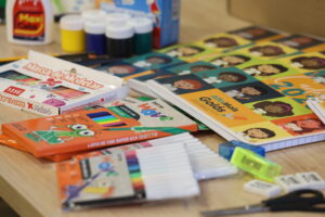 Seduc entrega materiais pedagógicos a prefeitos de 114 municípios