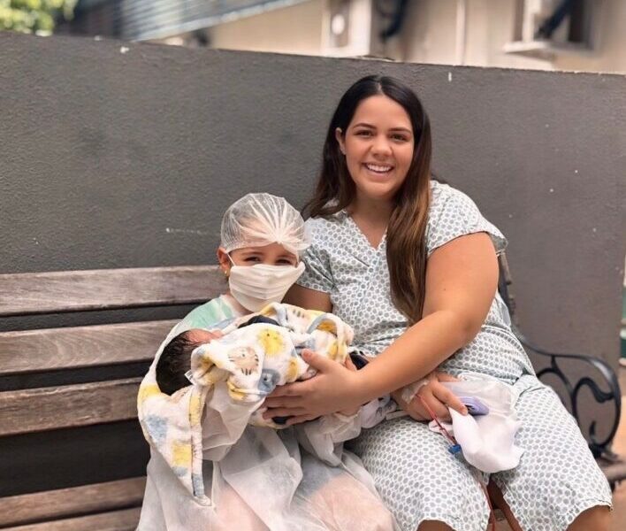 Visita fortalece vínculos familiares durante internação no Heja