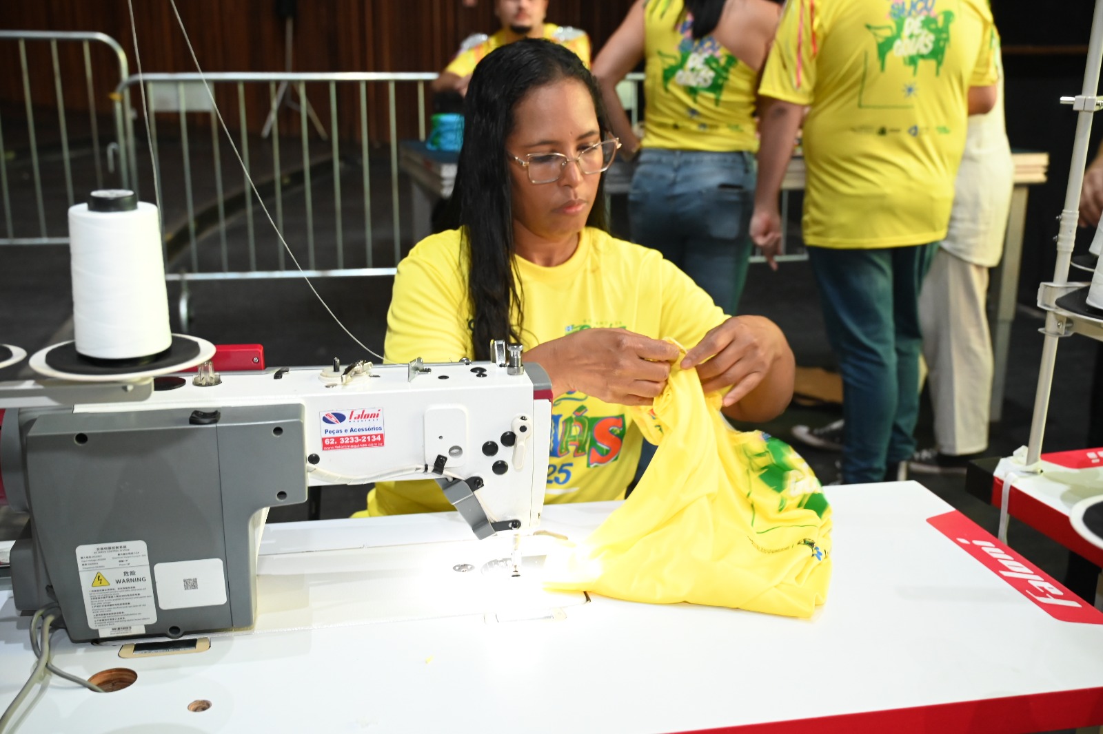 Esquenta do Folia Goiás tem DJs e customização gratuita de abadás