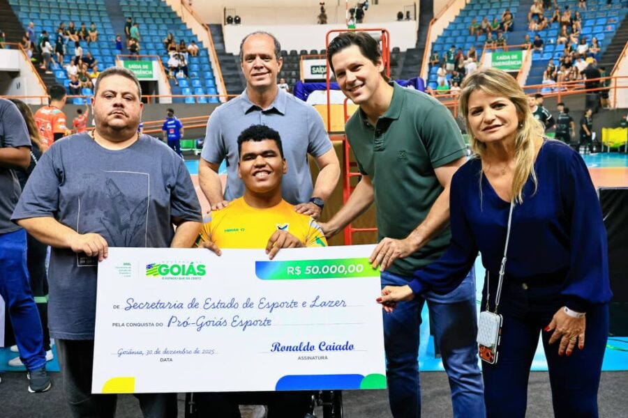 Goiás Pró-Esporte entrega cartões a 41 projetos