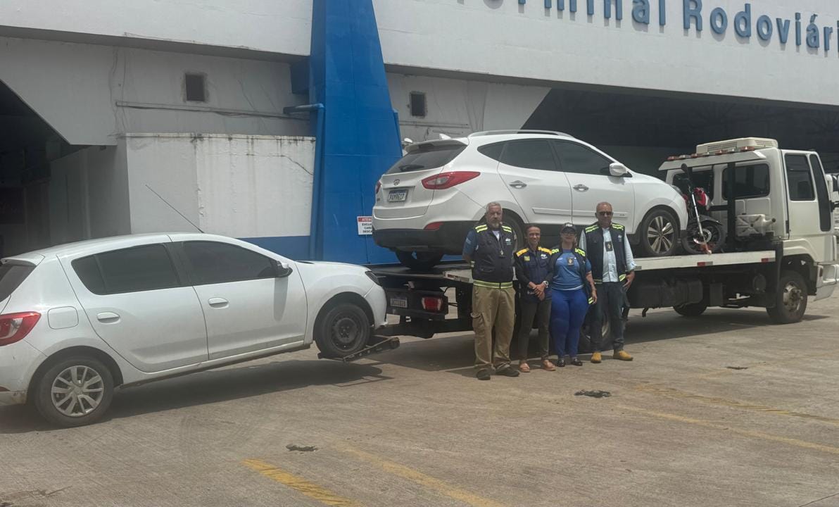 AGR autua 51 veículos e apreende clandestinos no Carnaval