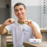 Olhar para Todos entrega óculos a alunos da rede estadual