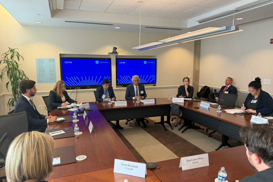 Governo de Goiás debate parcerias sobre terras raras com número 2 da diplomacia dos EUA