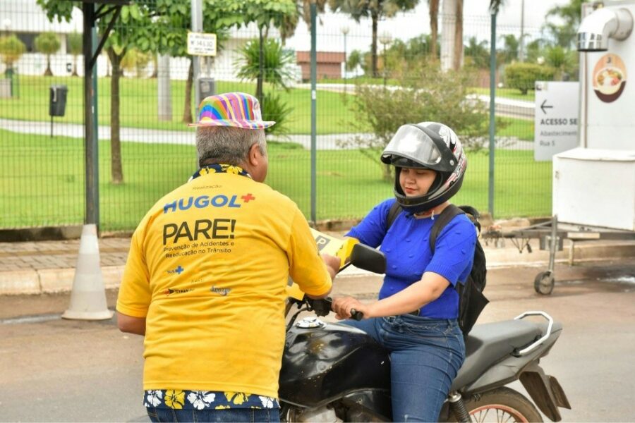 Hugol promove conscientização no trânsito após registro de mais de 400 vítimas por mês