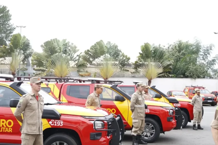 Bombeiros recebem novas viaturas