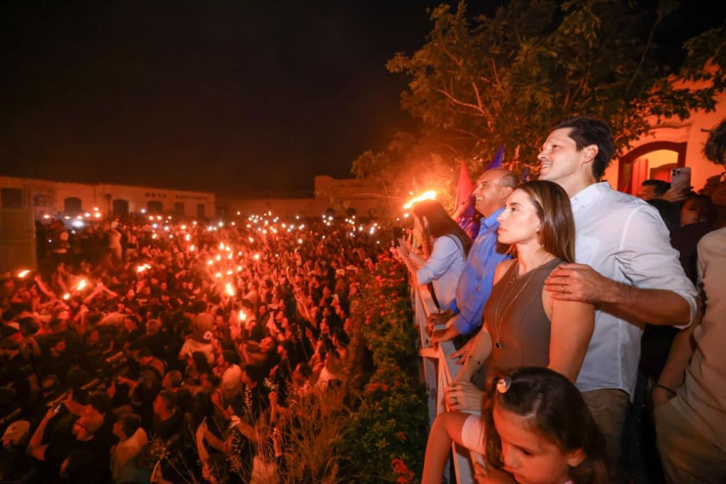 Procissão do Fogaréu reúne milhares de fiéis na cidade de Goiás